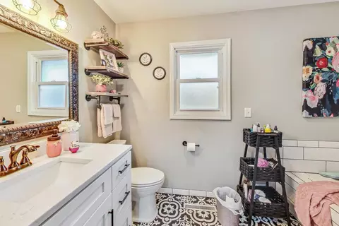 Bath - 2875 Waldron Rd, Kankakee, IL 60901 photo 4 of 5