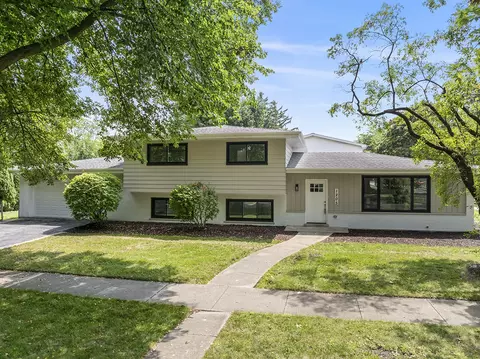 1205 E Fairview St, Arlington Heights, IL 60005