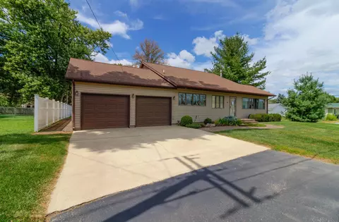 1002 Egyptian Trl, Tuscola, IL 61953