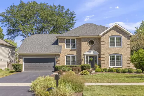 2529 River Woods Dr, Naperville, IL 60565