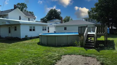 310 E Locust St, Watseka, IL 60970 photo 7