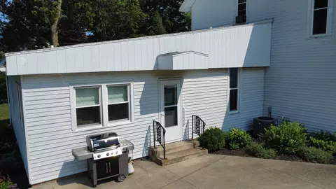 310 E Locust St, Watseka, IL 60970 photo 5