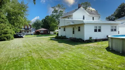 310 E Locust St, Watseka, IL 60970 photo 9
