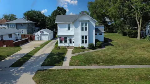 310 E Locust St, Watseka, IL 60970