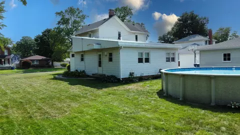 310 E Locust St, Watseka, IL 60970 photo 8