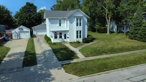 310 E Locust St, Watseka, IL 60970 photo 2