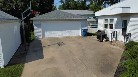 310 E Locust St, Watseka, IL 60970 photo 4