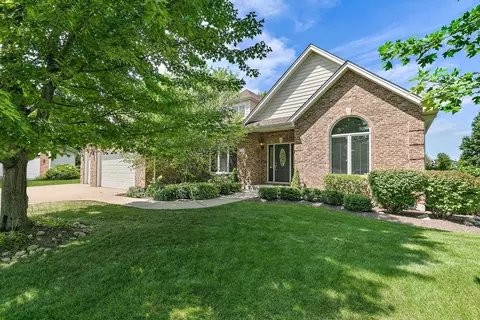 2073 Westover Rd, North Aurora, IL 60542