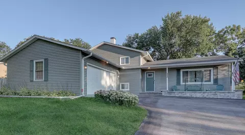 27 W355 Fleming Dr, Winfield, IL 60190