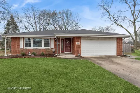 2107 Eastman Ct, Arlington Heights, IL 60004
