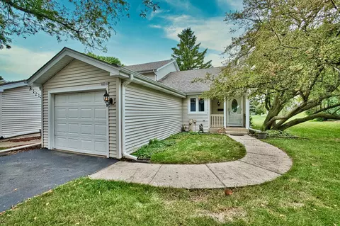 4 S760 Pinehurst Dr, Naperville, IL 60563