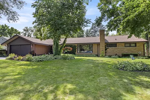 2028 Hawthorne Dr, Rockford, IL 61107