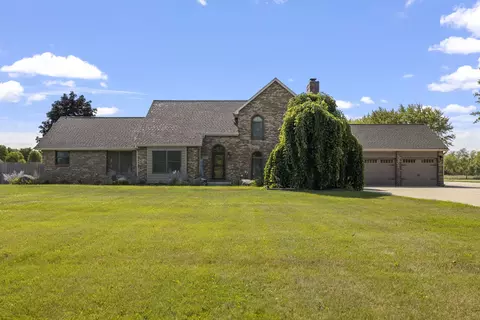 26460 S Mckinley Woods Rd, Channahon, IL 60410