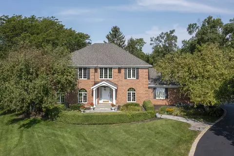 402 Lauder Ln, Inverness, IL 60067