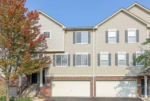 1752 Fredericksburg Ln, Aurora, IL 60503
