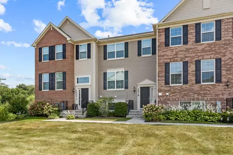 1519 Deer Pointe Dr, South Elgin, IL 60177