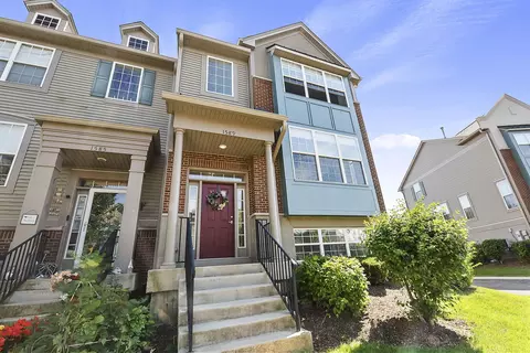 1589 Station Park Dr, Grayslake, IL 60030
