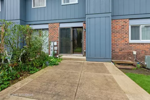 Exterior - 1067 Wigtown Ct, Wheaton, IL 60189 photo 3 of 4
