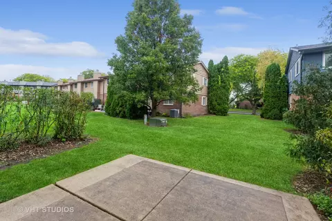 Exterior - 1067 Wigtown Ct, Wheaton, IL 60189 photo 2 of 4