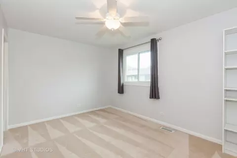 Bedroom - 1067 Wigtown Ct, Wheaton, IL 60189 photo 4 of 5