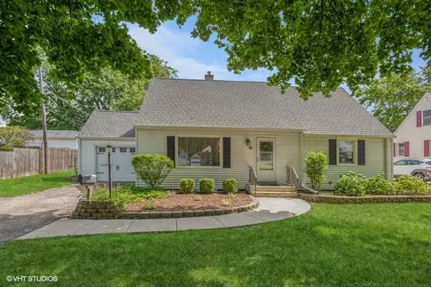 16 S Westlawn Ave, Aurora, IL 60506