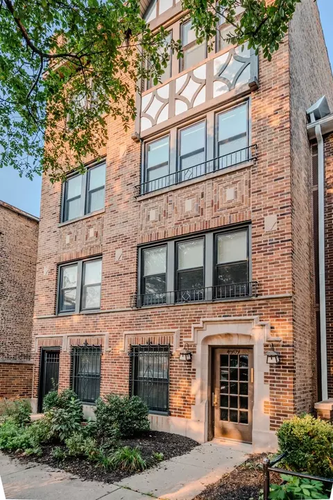 4909 N Janssen Ave #1W, Chicago, IL 60640