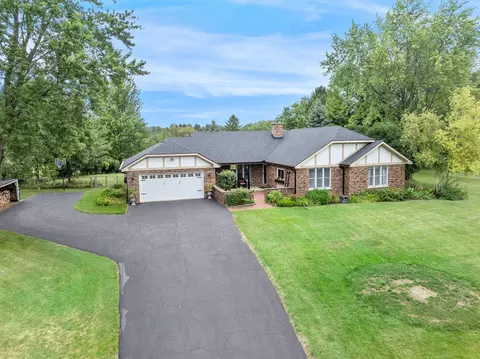 4 N323 Derby Ln, Saint Charles, IL 60175