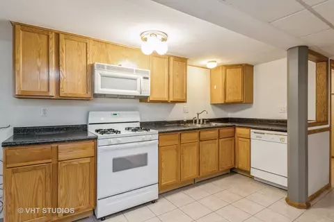 Kitchen - 2020 Norwich Dr, Bartlett, IL 60103 photo 2 of 4
