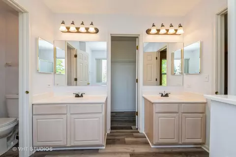 Bath - 2020 Norwich Dr, Bartlett, IL 60103 photo 1 of 5