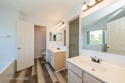 Bath - 2020 Norwich Dr, Bartlett, IL 60103 photo 5 of 5