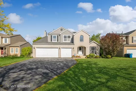 2020 Norwich Dr, Bartlett, IL 60103