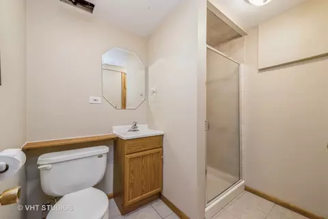 Bath - 2020 Norwich Dr, Bartlett, IL 60103 photo 3 of 5