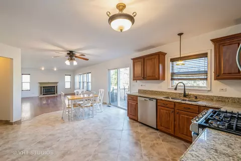 Kitchen - 2020 Norwich Dr, Bartlett, IL 60103 photo 1 of 4