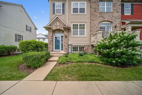 176 Goldenhill St, Carol Stream, IL 60188