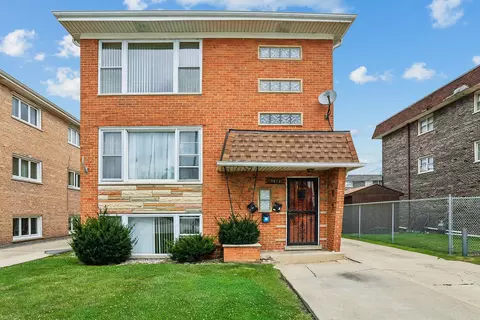 7012 W 87th St, Burbank, IL 60459