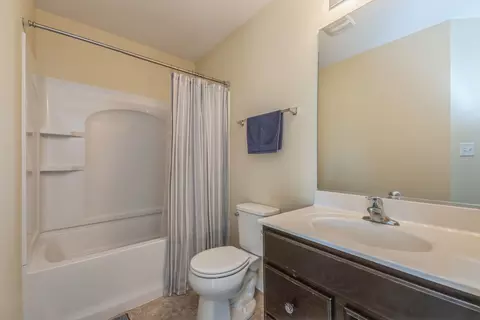 Bath - 1665 Windward Dr, Pingree Grove, IL 60140 photo 1 of 2