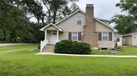 220 E Fern Dr, Island Lake, IL 60042