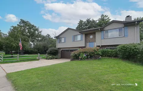 1705 W Halma Ln, Woodstock, IL 60098