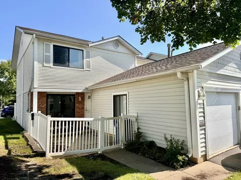 21 N Waterford Dr #21, Schaumburg, IL 60194