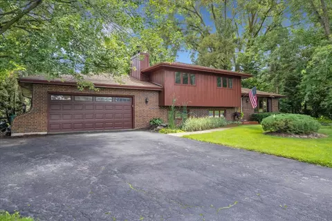 36 W435 Barton Dr, Saint Charles, IL 60175
