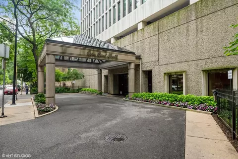 1 E Scott St #409, Chicago, IL 60610