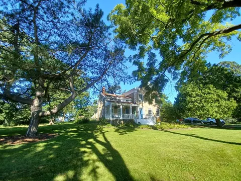 5215 Walkup Rd, Crystal Lake, IL 60012