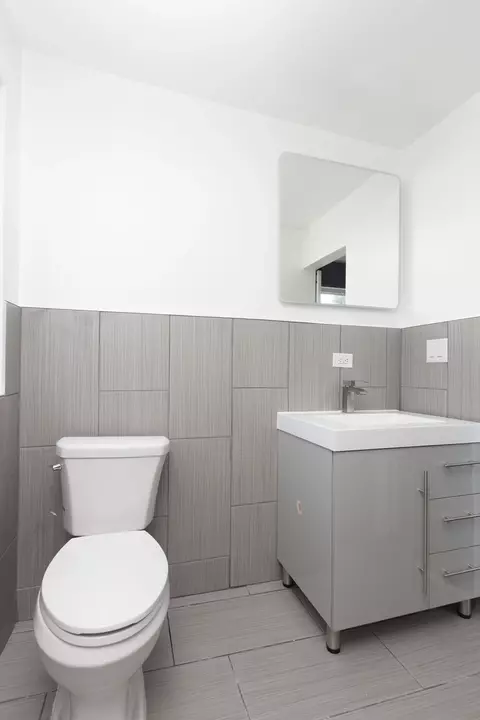 Bath - 1748 E 85th St, Chicago, IL 60617 photo 4 of 4