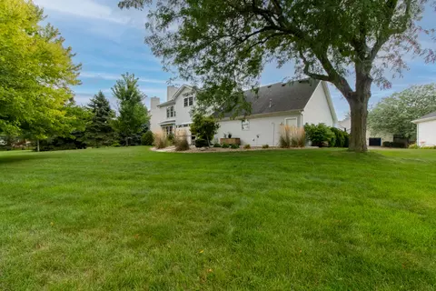 Exterior - 3318 Eagle Crest Rd, Bloomington, IL 61704 photo 6 of 12