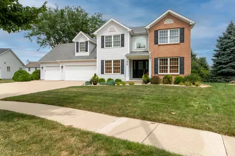 Exterior - 3318 Eagle Crest Rd, Bloomington, IL 61704 photo 10 of 12