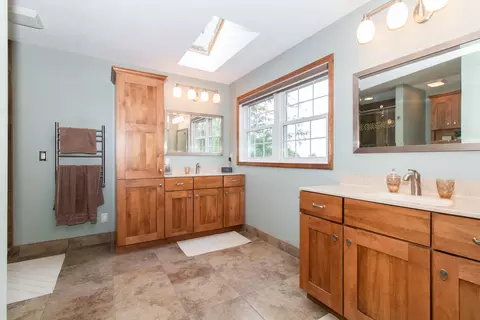 Bath - 3318 Eagle Crest Rd, Bloomington, IL 61704 photo 1 of 5