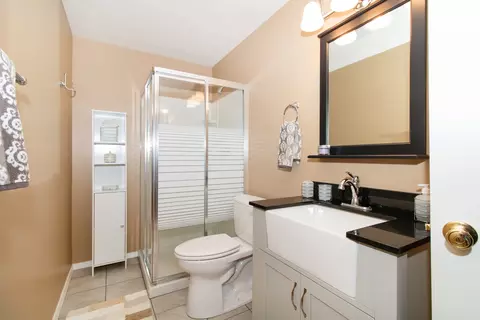 Bath - 3318 Eagle Crest Rd, Bloomington, IL 61704 photo 5 of 5
