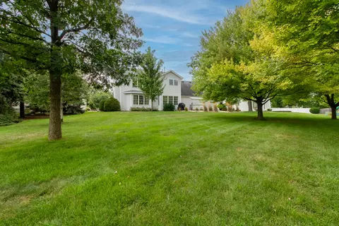 Exterior - 3318 Eagle Crest Rd, Bloomington, IL 61704 photo 7 of 12