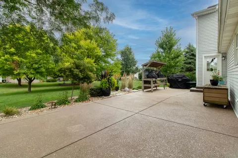 Exterior - 3318 Eagle Crest Rd, Bloomington, IL 61704 photo 4 of 12