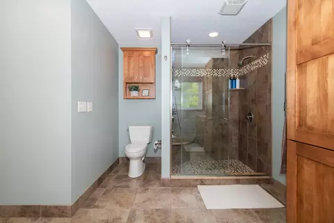 Bath - 3318 Eagle Crest Rd, Bloomington, IL 61704 photo 3 of 5